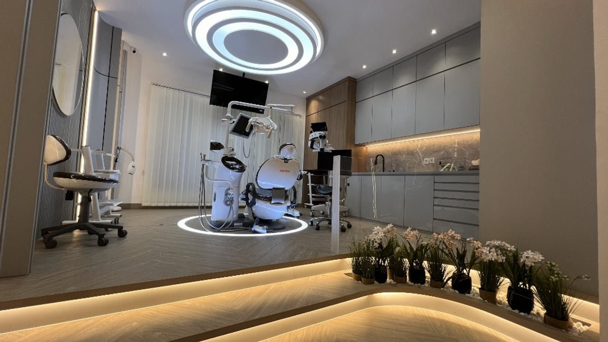 Interior Klinik Gigi Mozza Dental Palembang - Ruang Perawatan Modern